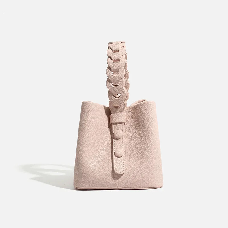 Summer Niche Highend Fashionable Woven Bucket Bag Crossbody Handbag For Commuting Single Shoulder Diagonal 241111