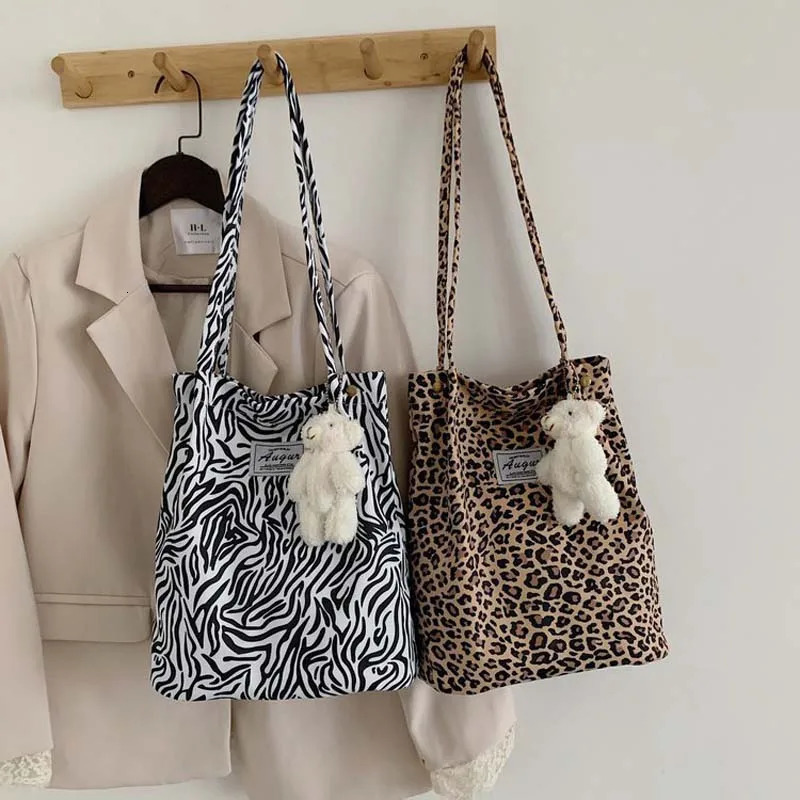 Casual handbag butterfly leopard zebra ox printed shoulder bag womens handbag womens cute canvas bag shopping bag 241111