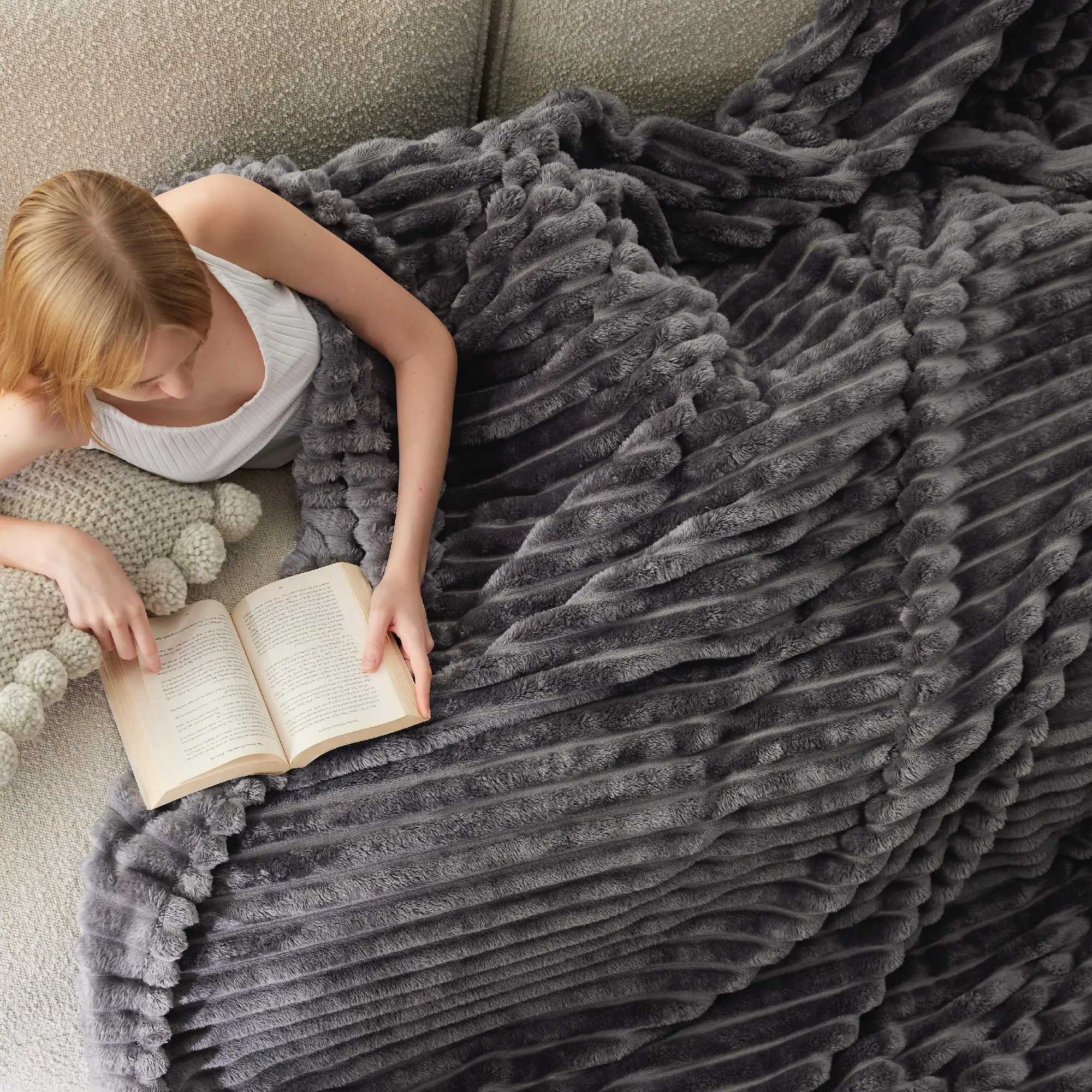 Grey Solid Color Flannel Throw Blanket for Couch Super Soft Cozy Blankets for Women Girls Cute Small Blanket for Sofa DecorXJ241111