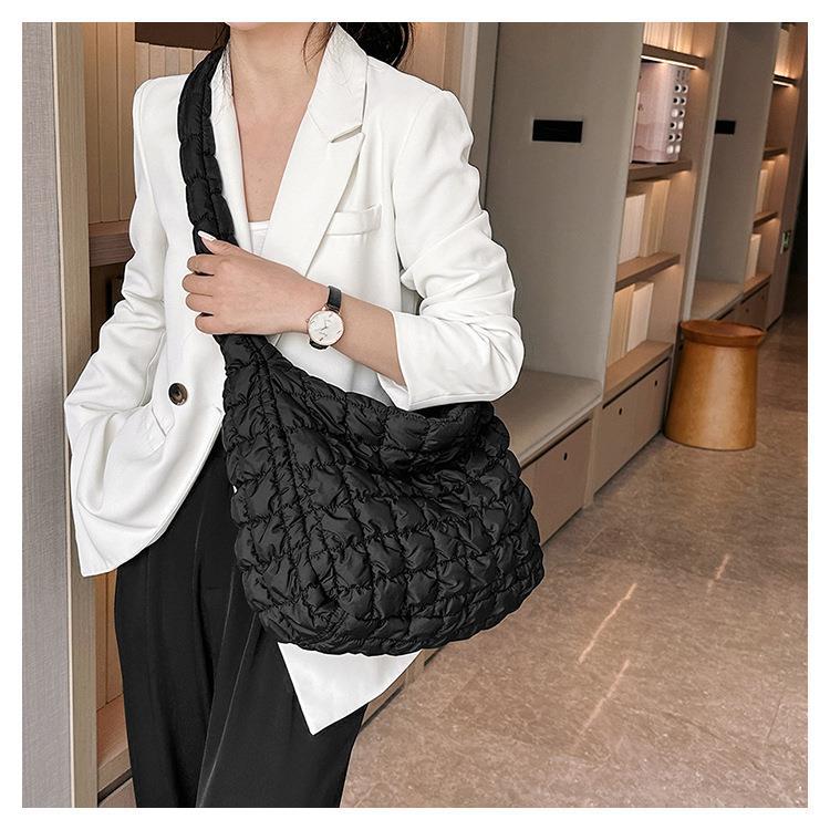 Quilted Padded Crossbody Bag for Women Pleated Bubbles Cloud Shoulder Bags Large Tote Bucket Designer Bag Ruched Handbags 2023