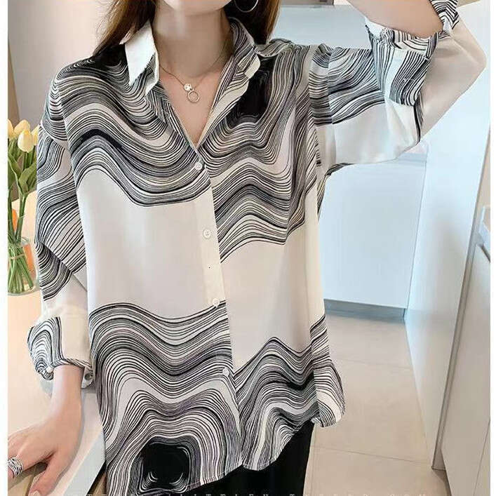 Fashionable personalized design shirt for women's autumn 2024 new Korean version loose and slimming commuting casual top trend