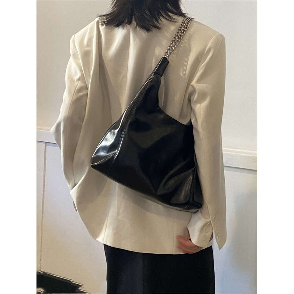 Chain Tote Large capacity 2023 new travel Fashion commuter women's shoulder bag