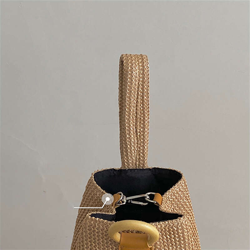 Cute girl carrying straw female 2024 new niche personality summer chain single shoulder braided bag tide