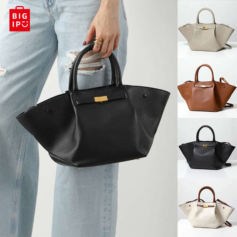 Designer Bag Multifunctional Designer Underarm Handbag Ladies Commuter Large Capacity Shoulder Bag Niche Trend Women Wedding Totes Wings Bag