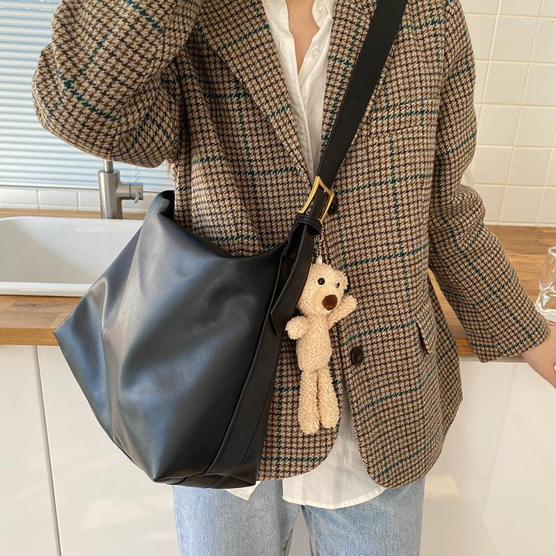2025 NEW Bag All-matching Ins Crossbody For Women Autumn And Winter Fashion One Red Niche Design Large Capacity Shoulder zhanyishengli