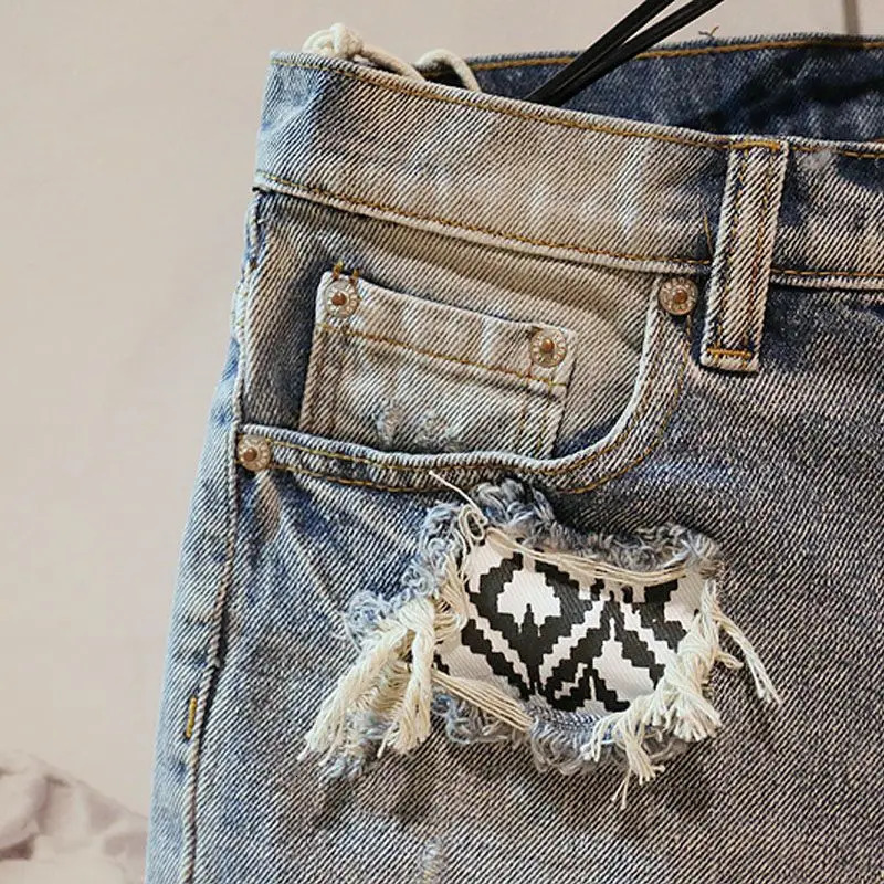 Man Denim Shorts with Text Ripped Embroidery Short Jeans Pants for Men er in Original Trend 2024 Summer Retro 241112