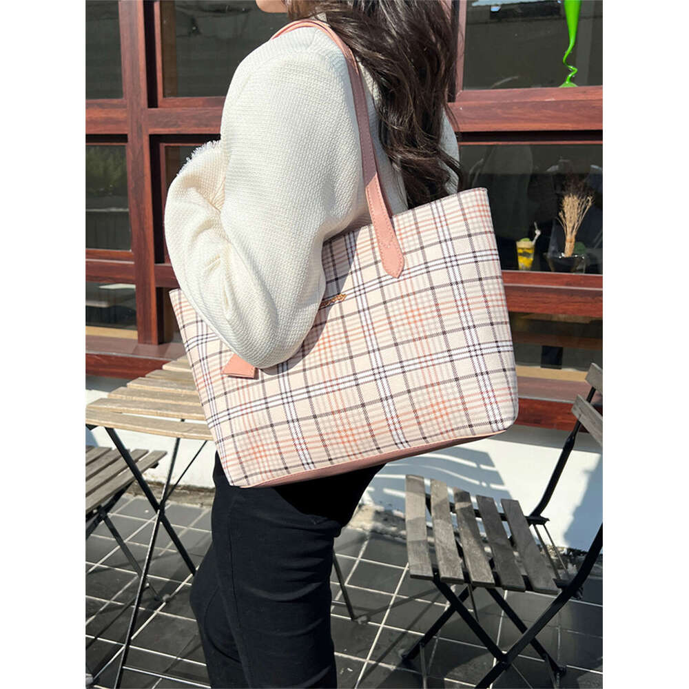 Plaid printed Tote 2024ladies handbag Large capacity shoulder female Korean version of the new shopping bag