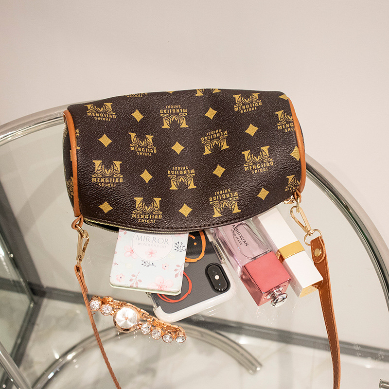 New Vintage Letter Printing Cylinder Bag Elegant and Elegant One Shoulder Crossbody Bag Crossbody Bags for Women