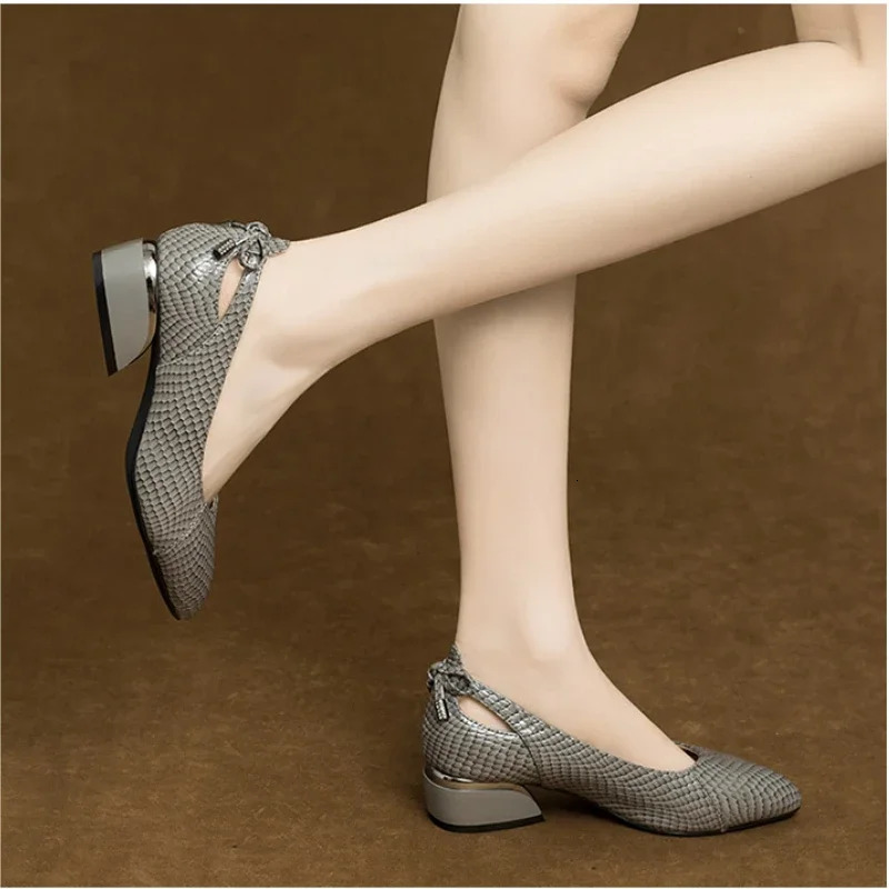 2024 Soft Leather Shallow Mouth Single Shoes for Women Thick Toe Bow Low Toe Womens Shoes Versatile Scoop Shoes 241111