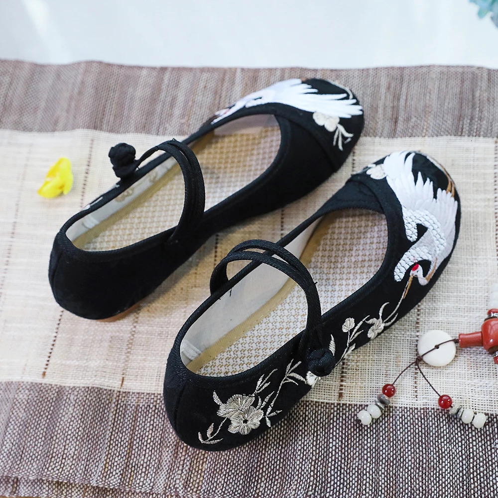 Veowalk China Crane Embroidery Womens Canvas Mary Janes Apartment Handmade Womens Casual Comfortable Nurse Shoes Old Beijng Shoes 241111