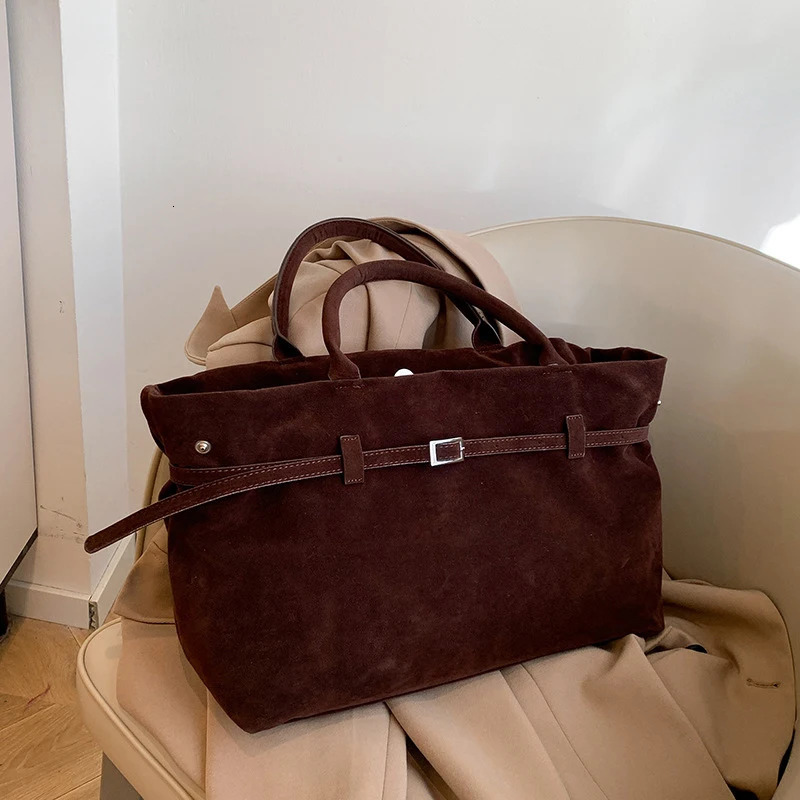 Vintage Suede er Womens Tote Bag Autumn Winter Ladies Handbag Belt Buckle Large Capacity Female Underarm Bags 241111