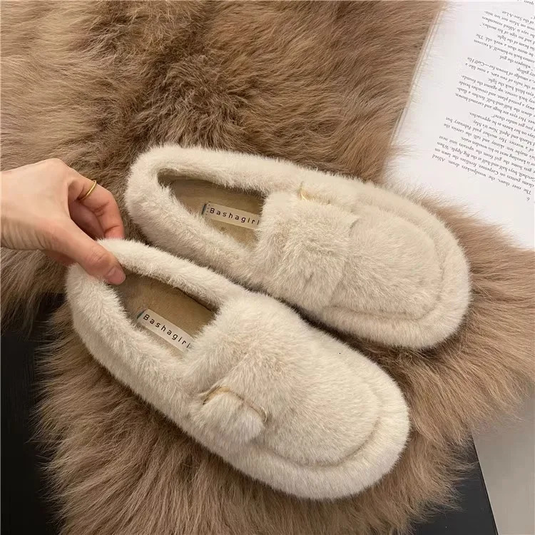 Outdoor womens winter cotton shoes 2024 item womens warm plush fluffy fur coat womens sliding fur flat shoes Zapatillas Mujer 241111