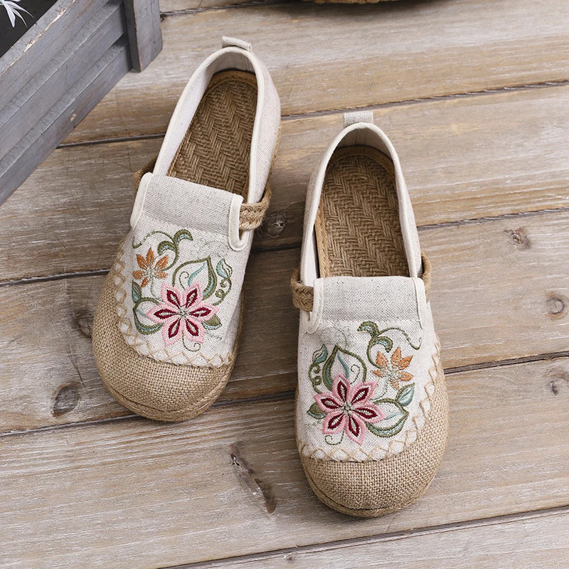 Floral embroidery womens linen canvas slippers comfortable low top add womens inner layer add bohemian shoes 241111