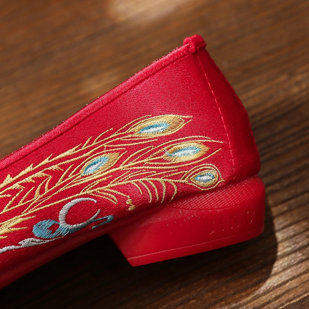 Veowalk Retro Chinese Womens Silk Embroidered Shoes High end Elegant Womens Comfortable Bridal Flat Shoes 241111