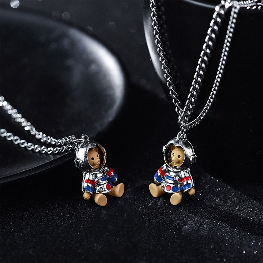 Hop Choker Astronaut Bear Gift Men Female Bear Pendant Necklace Clavicle Chain Women Necklace Sweater Chain Necklace 4070a