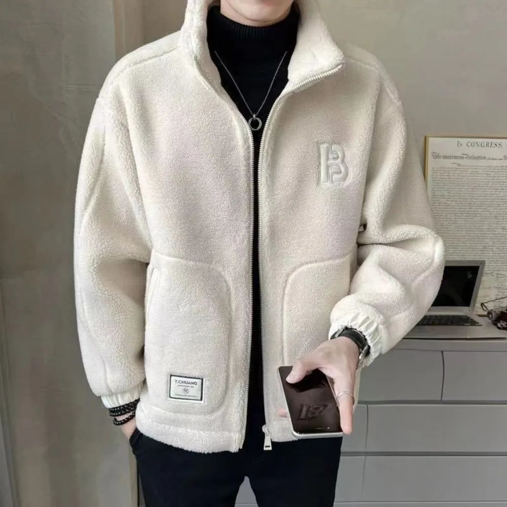 Men Lamb Wool Coats Mens Thicken Warm Jackets Hip Hop Streetwear Casual Fleece Oversized Fashion Zip Up Stand Jacket 241111