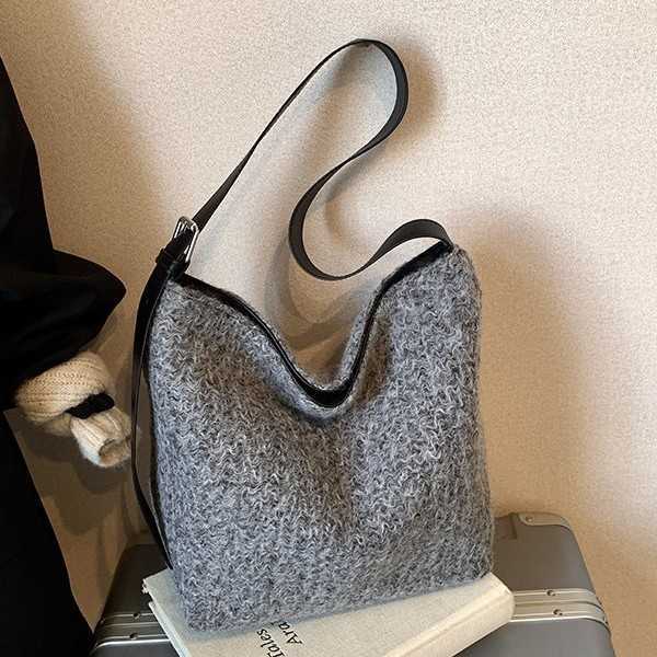 Leisure large capacity bag for women in winter 2024, new woolen shoulder bag, lazy style shoulder bag, underarm bucket bag