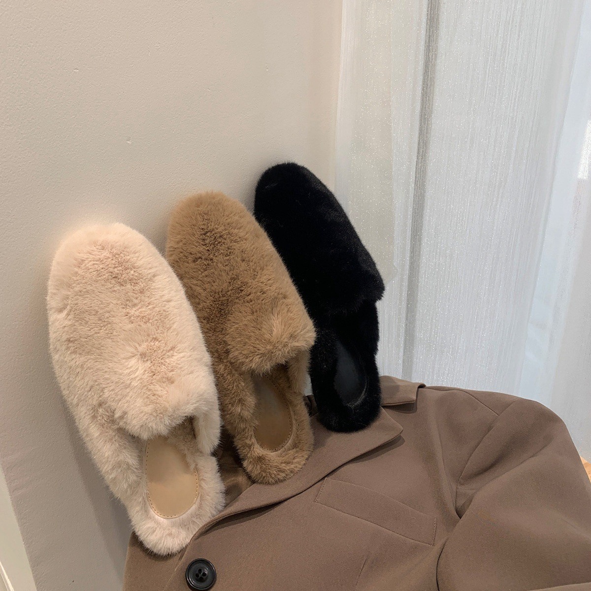 Cozy Fleece Slippers: Warm & Stylish Winter Foot Comfort, Black/Beige/Khaki 7661