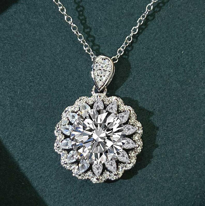 2024 Choucong Brand Flower Pendant Luxury Jewelry 925 Sterling Silver Round Cut White Topaz CZ Diamond Gemstones Party Women Wedding Clavicle Necklace