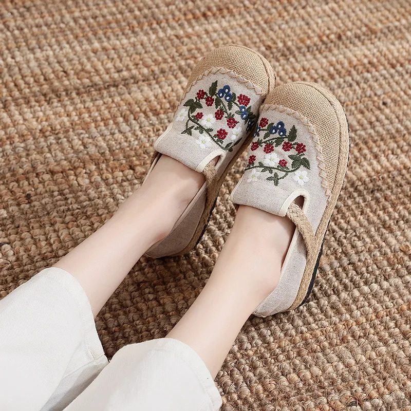 Canvas shoes for women retro Bohemian linen smooth and comfortable. Loafers womens casual embroidered hemp sole sneakers 241111