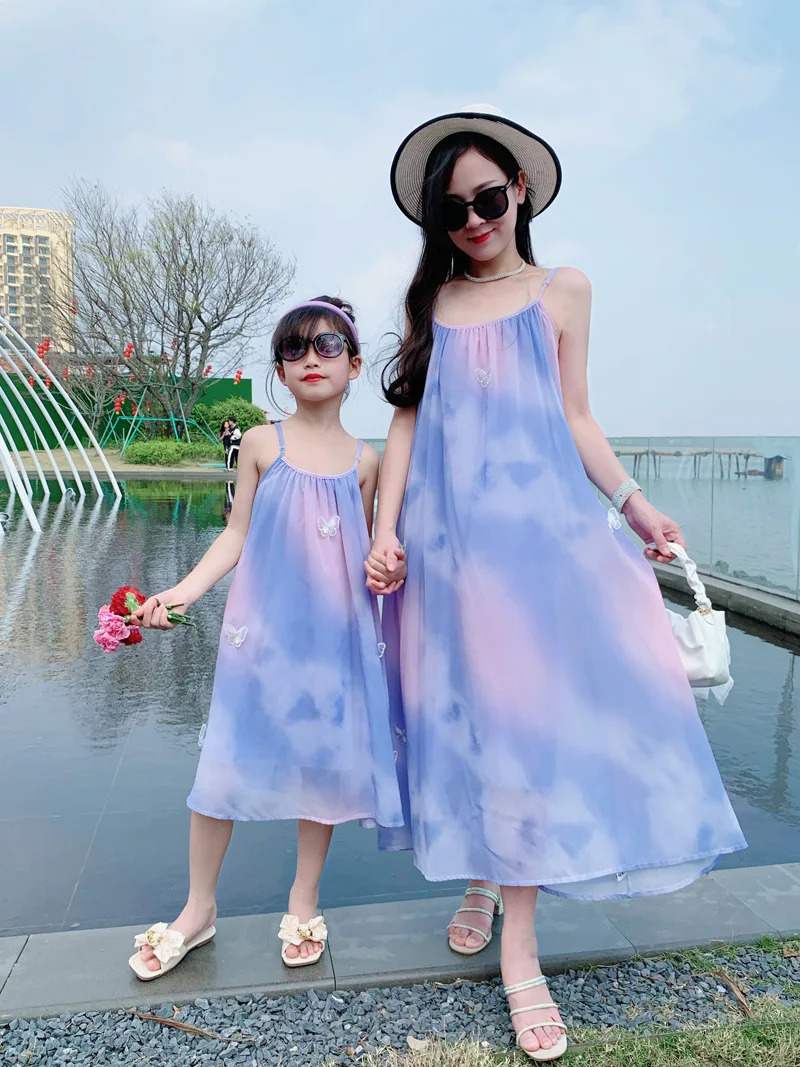 Family Matching Outfits Dresses Summer Mother Daughter Dress Fashion Clothing Girl Mom Daughter Chiffon Beach Dress Clothes 240403