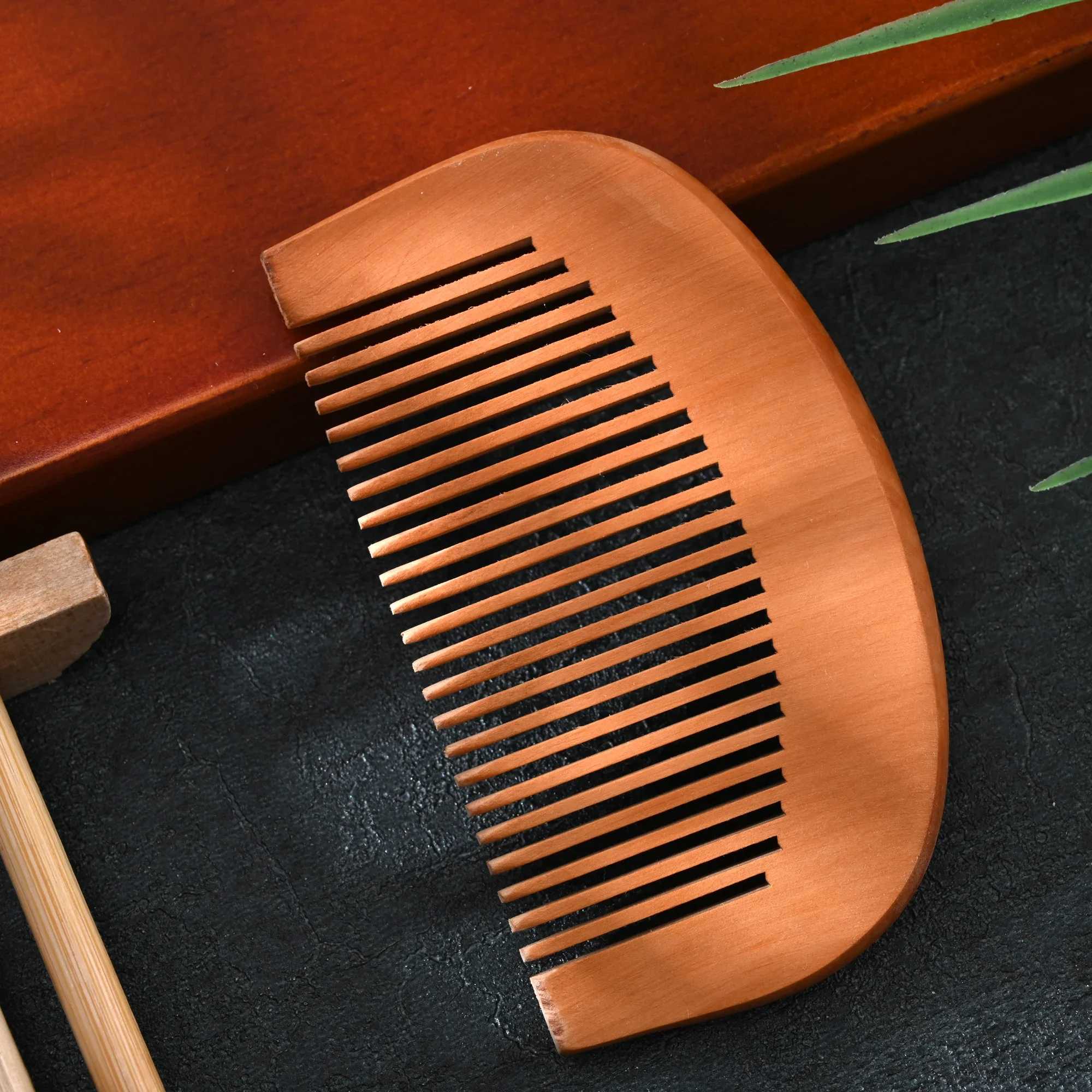 Natural peach wood comb pocket wood comb anti-static defocused hair comb hair massage hair care style portable beard comb W241112