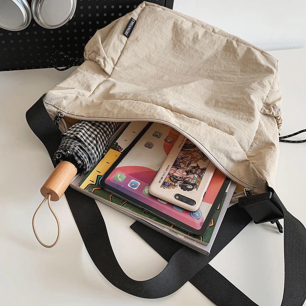 Crossbody Bags Men Solid Color Large Capacity Hobos Unisex Harajuku Japanese Style Nylon Waterproof Travel Shoulder Zipper Purse 241111