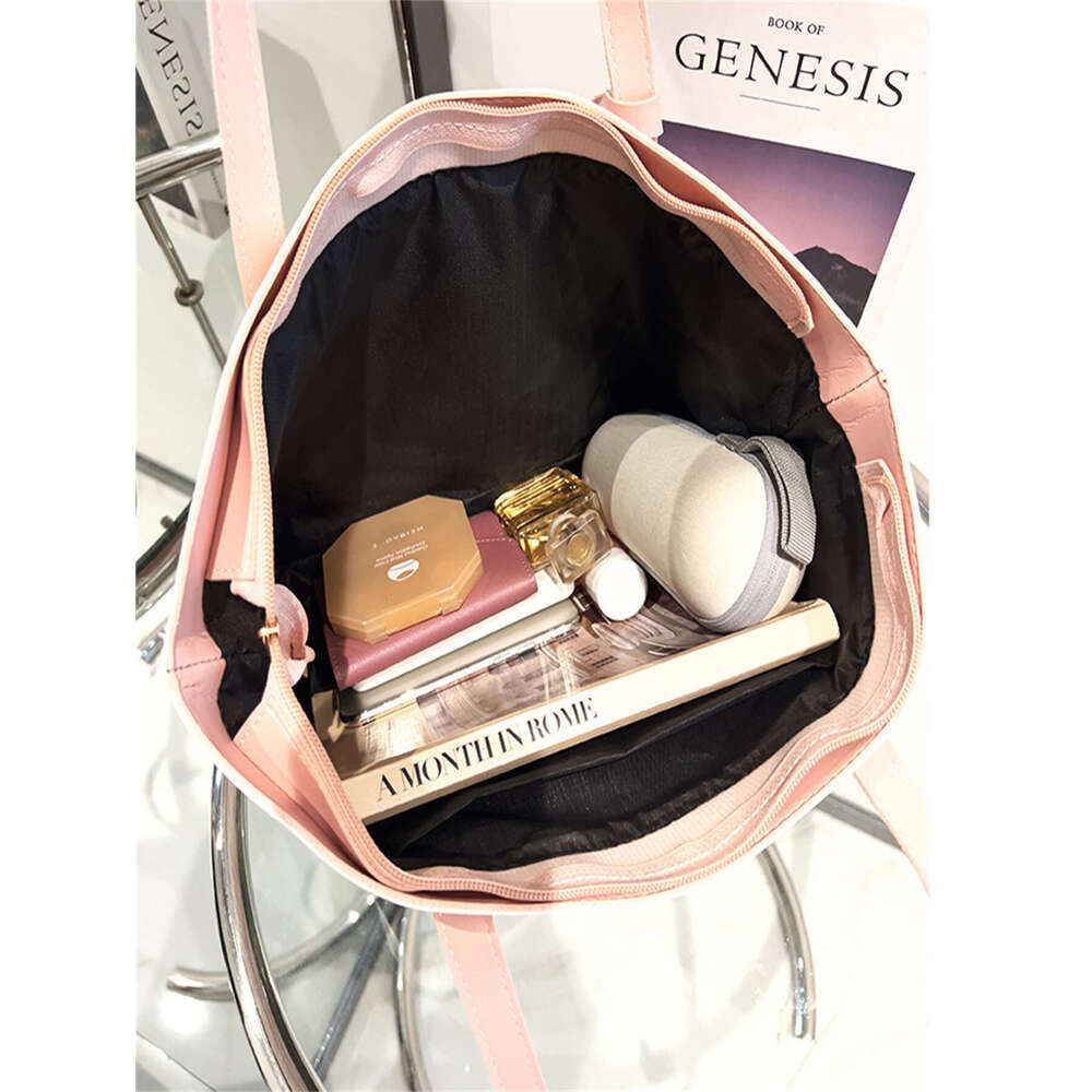 Plaid printed Tote 2024ladies handbag Large capacity shoulder female Korean version of the new shopping bag