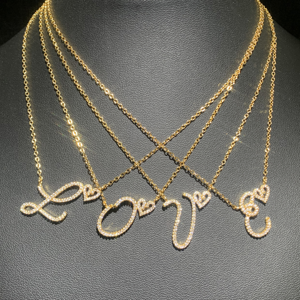 2024 New Initial Cursive Letters with Heart Pendant Necklaces Iced Out Initial Necklace Bling Cz Paved Fashion Jewelry Collier