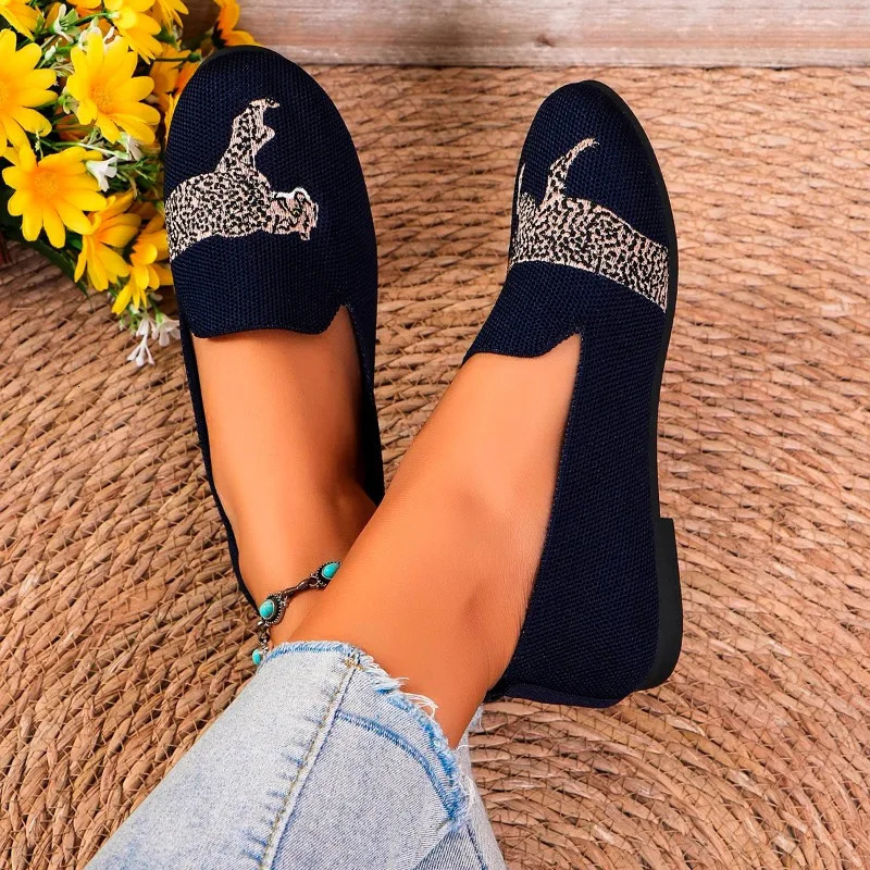 Womens Fashion Flat Shoes Autumn Round Head Deep Mouth Mesh Cloth Breathable Embroidered Soft Sole Non slip Cloth Shoes 241111