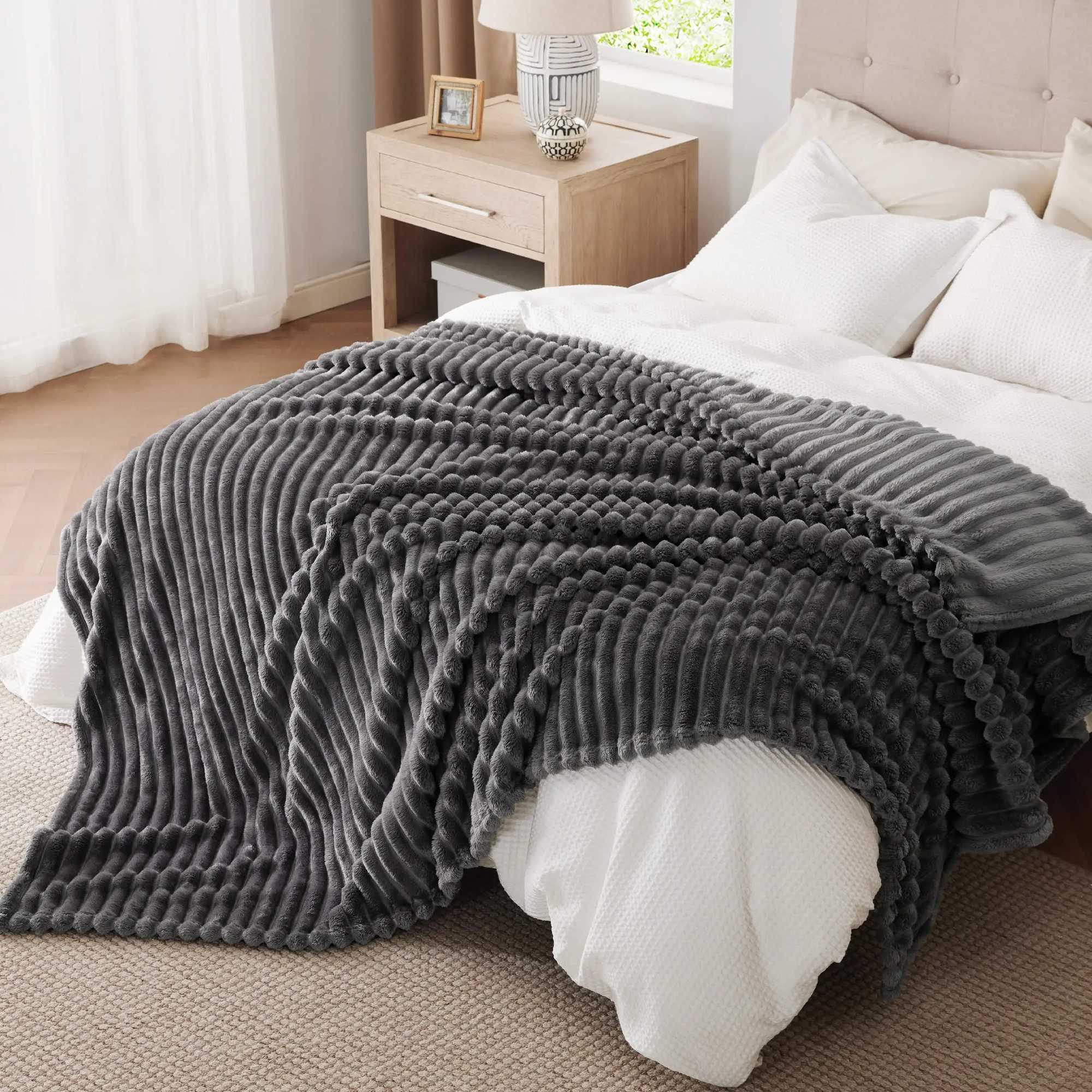Grey Solid Color Flannel Throw Blanket for Couch Super Soft Cozy Blankets for Women Girls Cute Small Blanket for Sofa DecorXJ241111