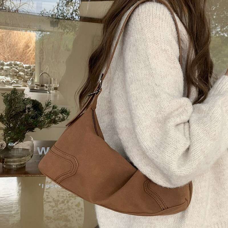 American Style Niche Design, Light Luxury, High-End Deer Skin Velvet, Maillard Soft Leather, Frosted, Cool And Spicy Girl Motorcycle Armpit Bag