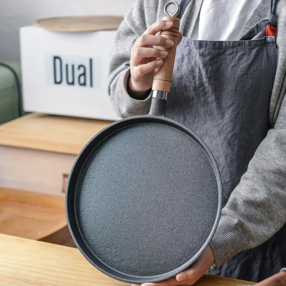 26cm Thickened Cast Iron Non-stick Frying Pan Cake Pancake Crepe Maker Flat Pan Fried Eggs Saucepan Kitchen Cookware 241111
