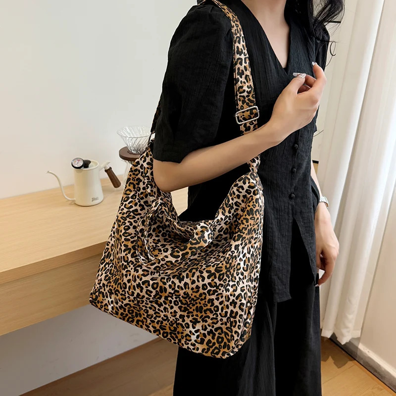 Large canvas Leopard Y2K Korean fashion travel shopping bag womens travel handbag 241111