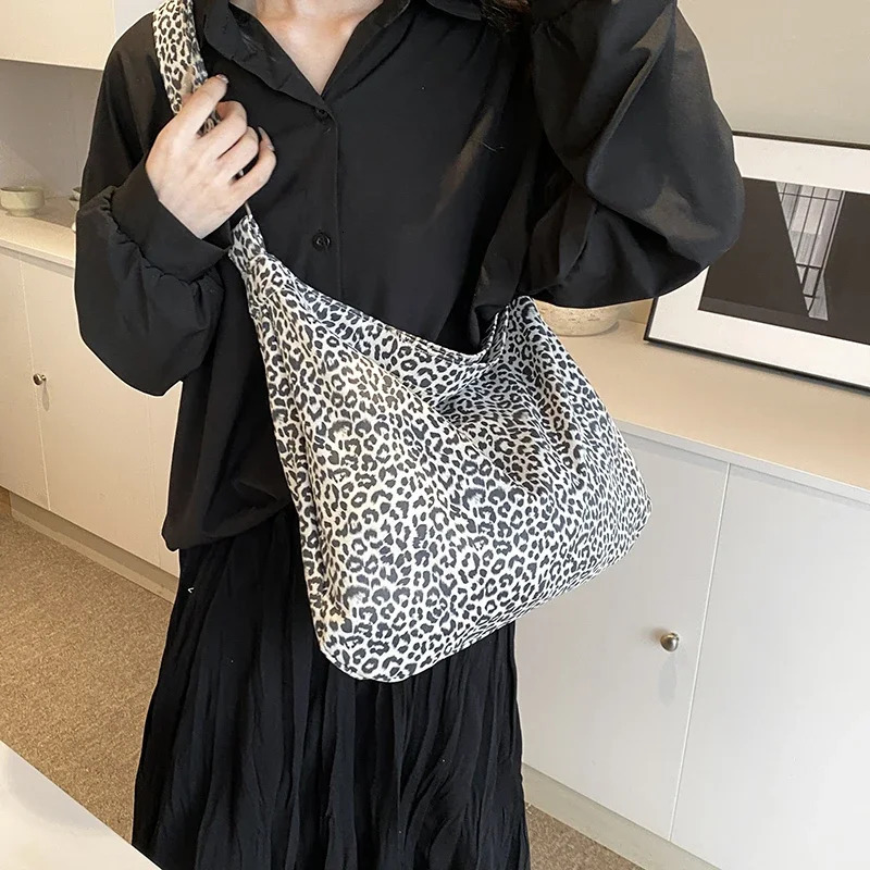 Canvas Magnetic Buckle Leopard Print Zebra Print Large Capacity Water Bag Shoulder Bag Fashion Versatile ToteBag 241111