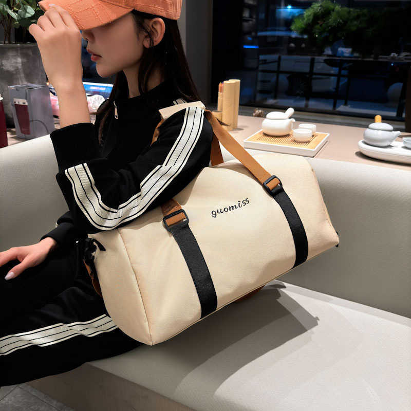 Lightweight Short Distance Travel Bag for Mens Business Trips Large Capacity Luggage Bag Simple Storage Sports and Fitness Bag Womens Yoga Bag