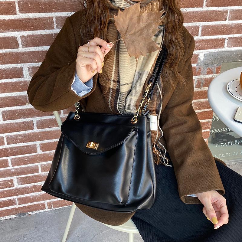 Bag Women's Autumn And Winter Versatile Commuter Large Capacity Wandering Soft Leather Underarm Chain Crossbody zhanyishengli