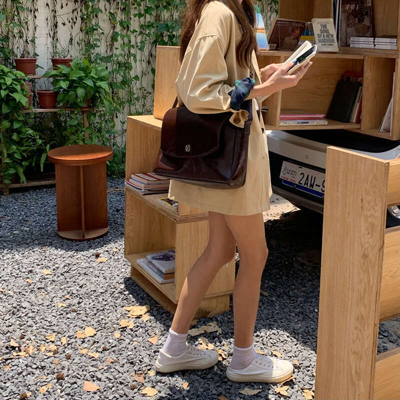 2024 New Korean Instagram Impossible Design Autumn And Winter Large Capacity Texture Commuter Crossbody Messenger Bag