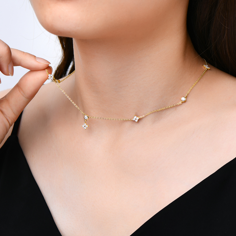 Lnngy Exquisite Four-leaf Flower Pendant Necklaces for Women 925 Sterling Silver Round Cut Moissanite Choker Necklace Jewelry