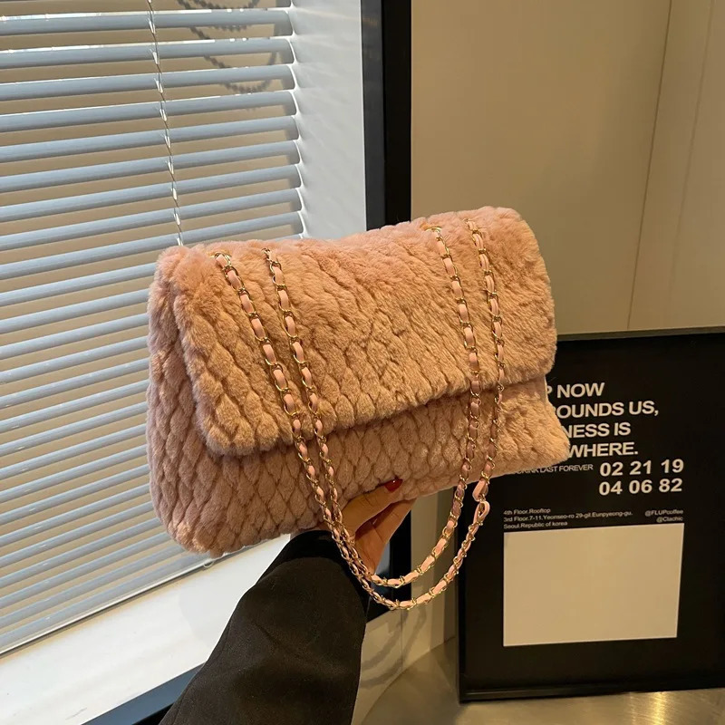 Large Capacity Fashionable and Foreign Winter Plush Bag Simple European and American Shoulder Messenger Bag Womens Handbag 241111
