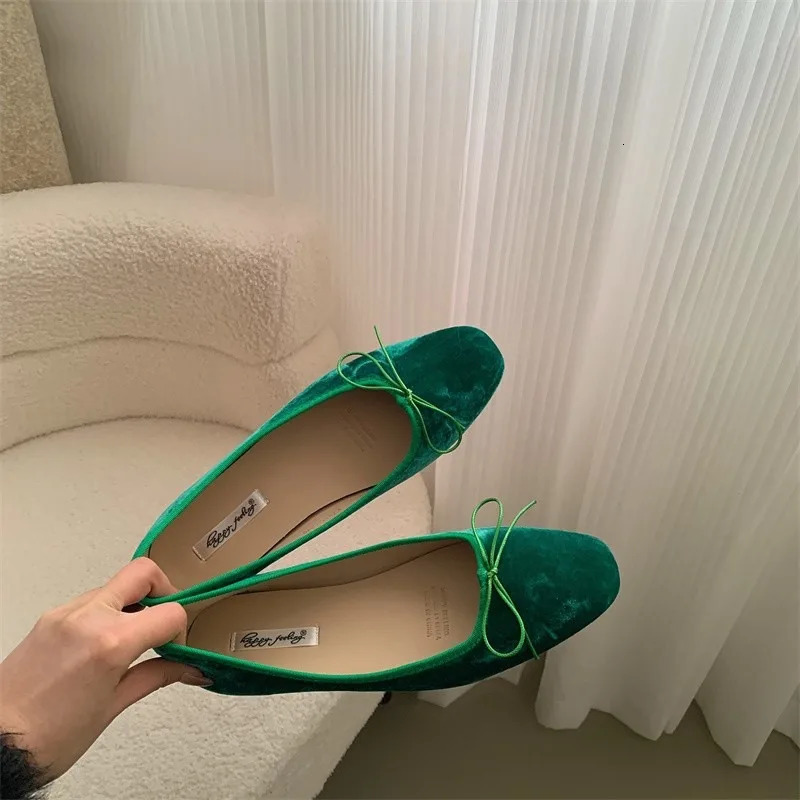 Elegant Velvet Ballet Shoes for Women Velvet Ballet Apartment for Women Retro Round Toe Bow Shallow Load 241111
