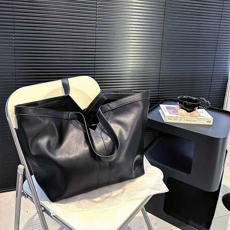 Oversized Leather Shoulder Female New Hand Underarm Bag Large Capacity Commuter Ladies Handbag Autumn Winter Tote Bags Patent Leather