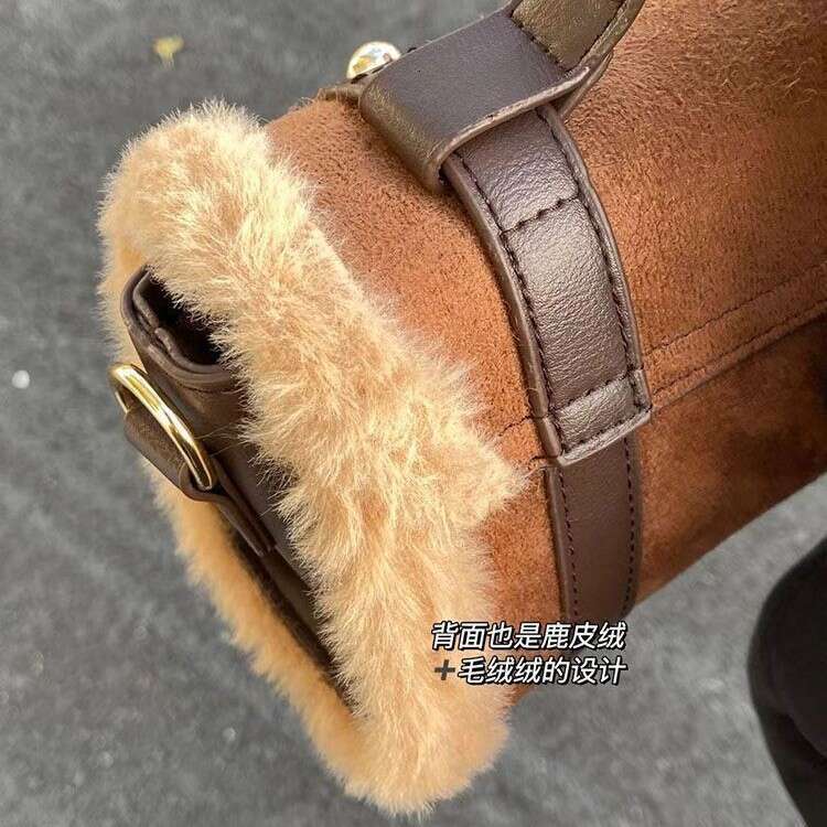 Autumn And Winter Niche Hairy For Women 2024 New High-End Style Ins Crossbody Versatile Cambridge Small Square Bag