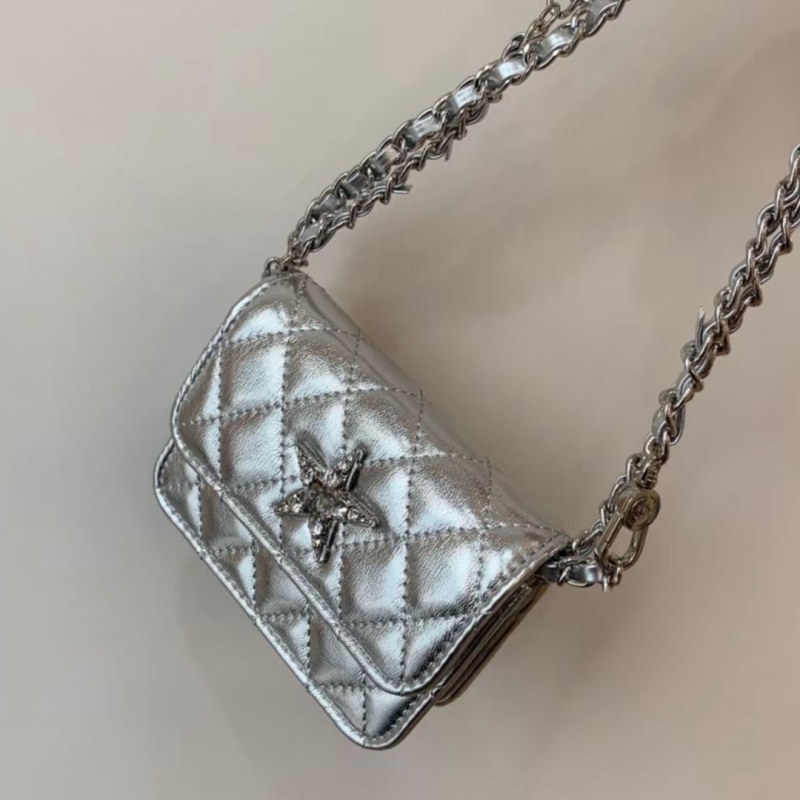 Bright silver women's Crossbody makeup bag Chain decorated silver hardware quality craftsmanship with packaging box