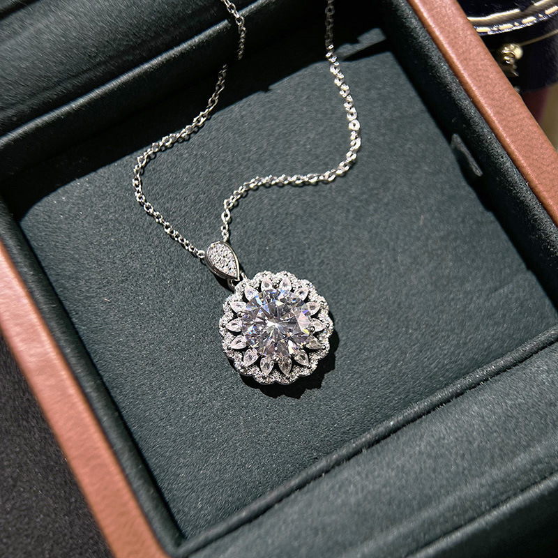 2024 Choucong Brand Flower Pendant Luxury Jewelry 925 Sterling Silver Round Cut White Topaz CZ Diamond Gemstones Party Women Wedding Clavicle Necklace
