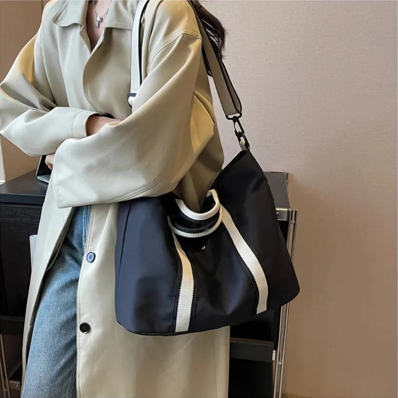 Womens handbag beach bag high-quality lightweight large capacity canvas shoulder bag travel bag 241111