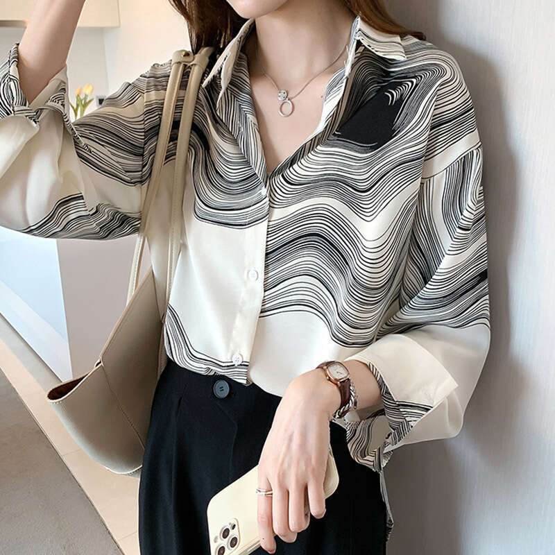 Fashionable personalized design shirt for women's autumn 2024 new Korean version loose and slimming commuting casual top trend