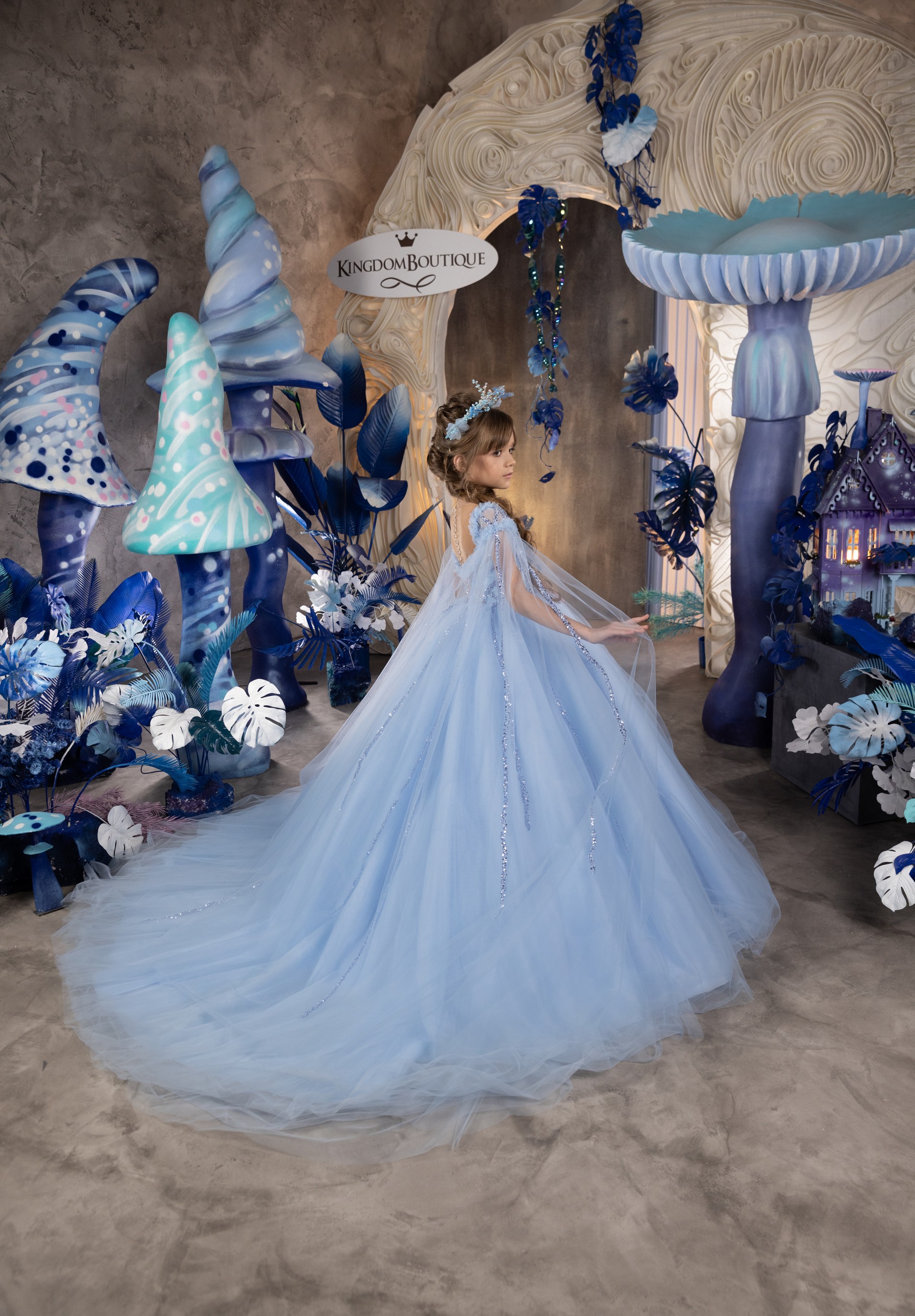 Baby Blue Princess Flower Girls Dresses With Cape Beaded Girl Pageant Gowns Kids First Communion Dress Illusion Back A Line Birthday Dress 0620