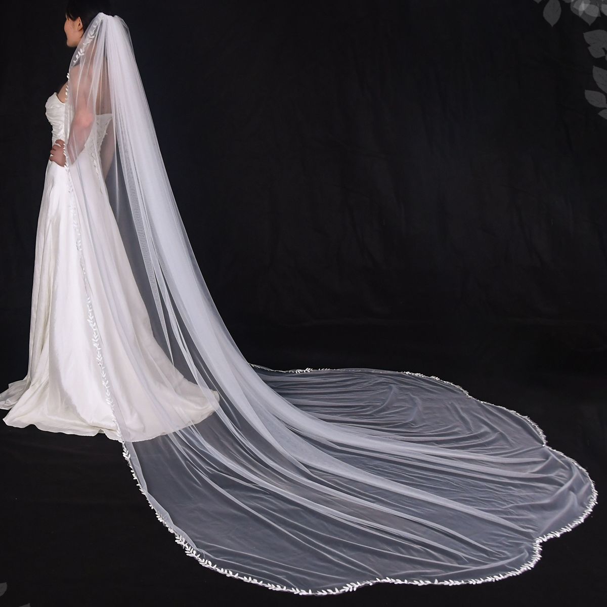 V142 Long Bridal Veils with Comb 1 Tier Wedding Veil Scalloped Edge Lace Trim Cathedral Length Wedding Accessories for Bride