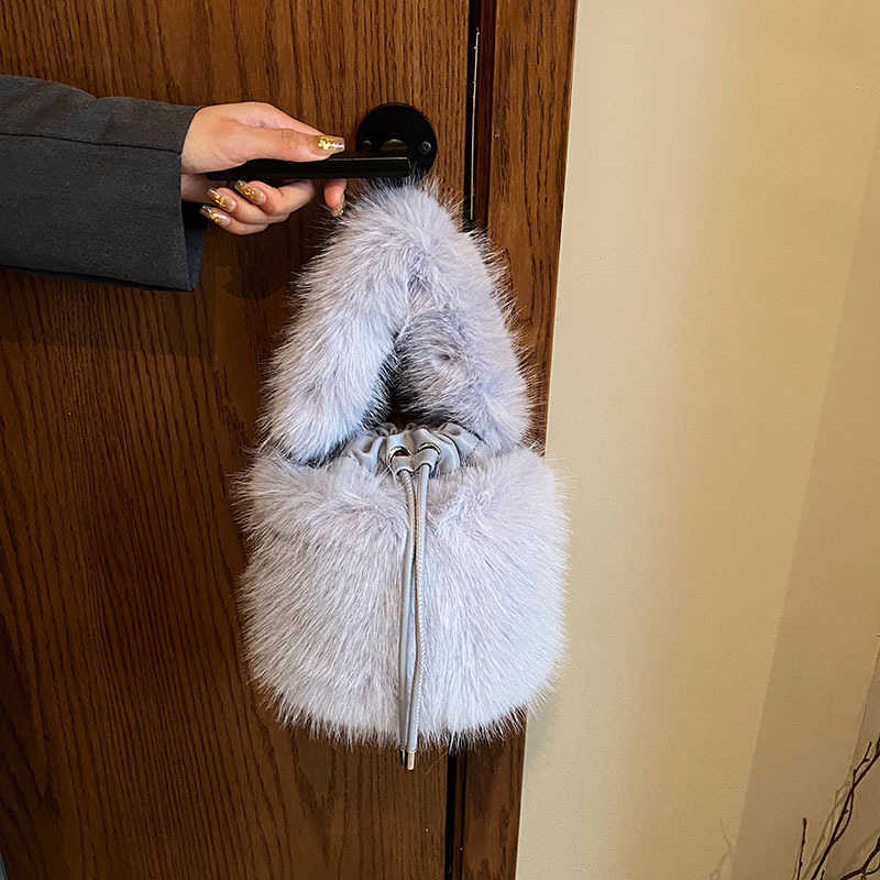 Handheld Plush Bucket Bag New Winter Versatile Single Shoulder Crossbody Bags Women s Fur Handbags 241112